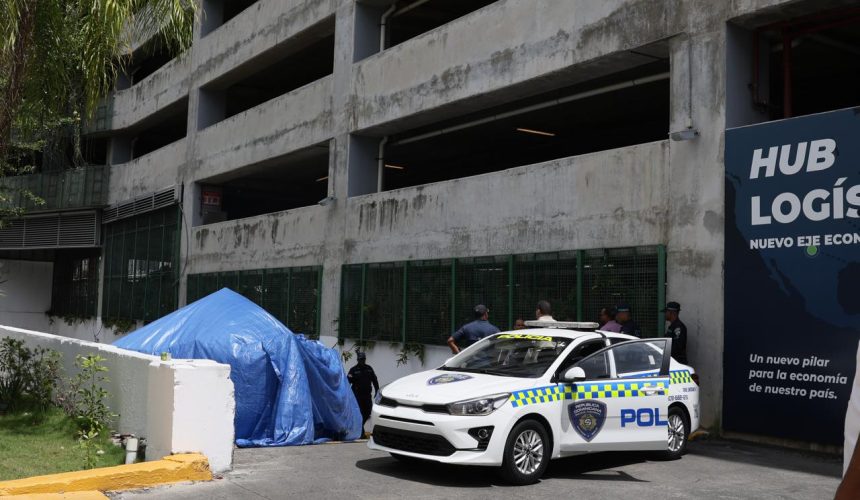 Hombre pierde la vida tras caer del sexto piso de Ágora Mall