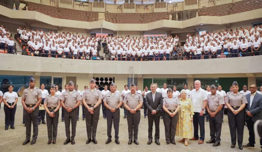 PN incorpora 1,100 mujeres en su promoción más numerosa