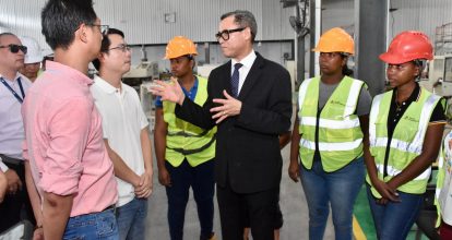 Ministerio de Trabajo autoriza reinicio de labores en dos empresas de la carretera Mella, en Guerra