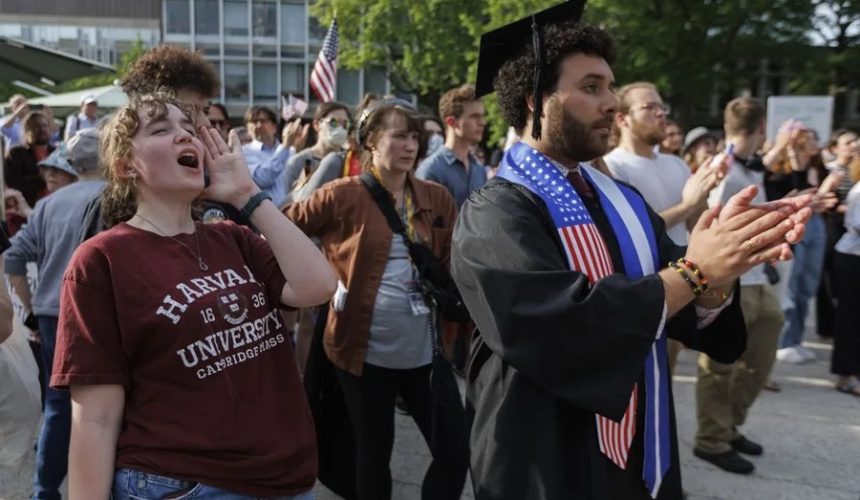 El Gobierno de Trump ordena a la Universidad de Harvard entregarle documentos sobre sus estudiantes extranjeros