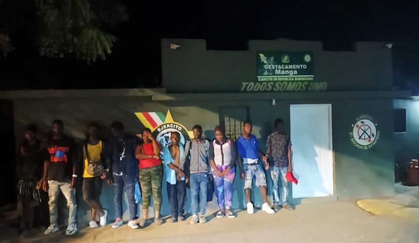 Ejército Dominicano arresta a 10 nacionales haitianos indocumentados en Montecristi