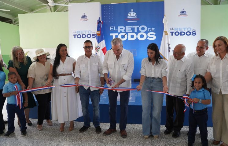 Gobierno inaugura centro Ana Mercedes Castro en Montecristi para beneficiar a 560 estudiantes