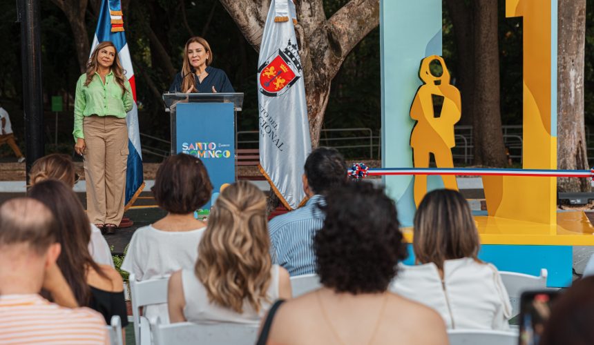 Carolina y Centro Cultural Amaya inauguran la escultura “Reto al Futuro”