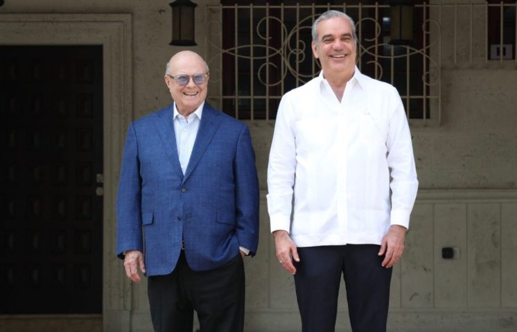 Abinader se reúne con Hipólito Mejía para tratar tema haitiano