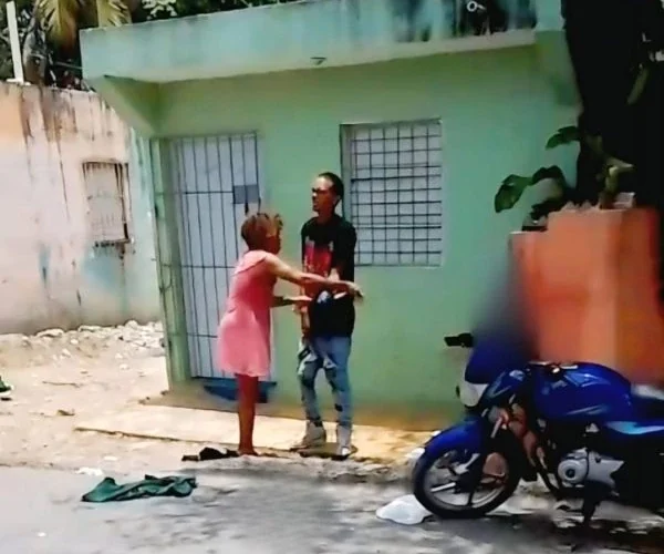 Desconocidos le amputan la mano a joven en San Pedro de Macorís