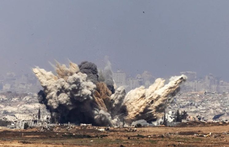 Al menos 10 muertos en un bombardeo israelí contra una escuela en el norte de Gaza