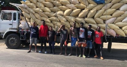 Ejército detiene camión con haitianos indocumentados ocultos entre sacos de paja de arroz en Hatillo Palma