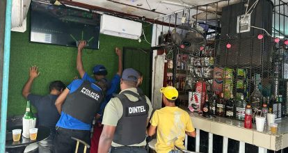 Confiscan más de 27 mil cigarrillos de contrabando, 166 celulares y otros artículos en La Romana