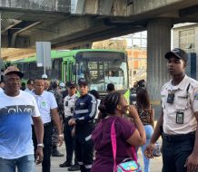 Cierre temporal del Metro genera largas filas en estación Mamá Tingó