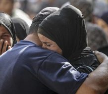 Al menos 40 muertos en Gaza tras bombardeos israelíes y una estampida en un punto de reparto de comida