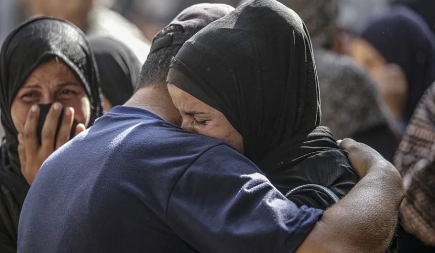 Al menos 40 muertos en Gaza tras bombardeos israelíes y una estampida en un punto de reparto de comida