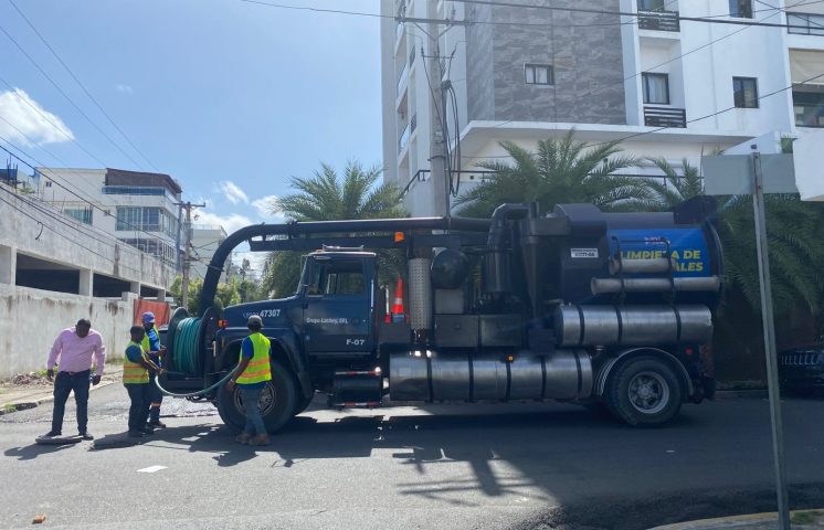 Alcaldía del DN refuerza limpieza preventiva ante efectos de vaguada