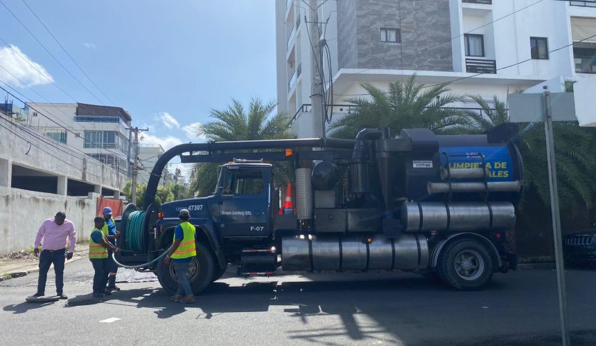 Alcaldía del DN refuerza limpieza preventiva ante efectos de vaguada
