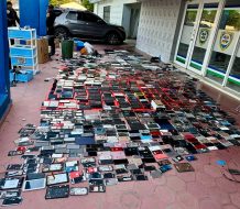 Confiscan decenas de equipos electrónicos robados en presunto centro de acopio en Santiago