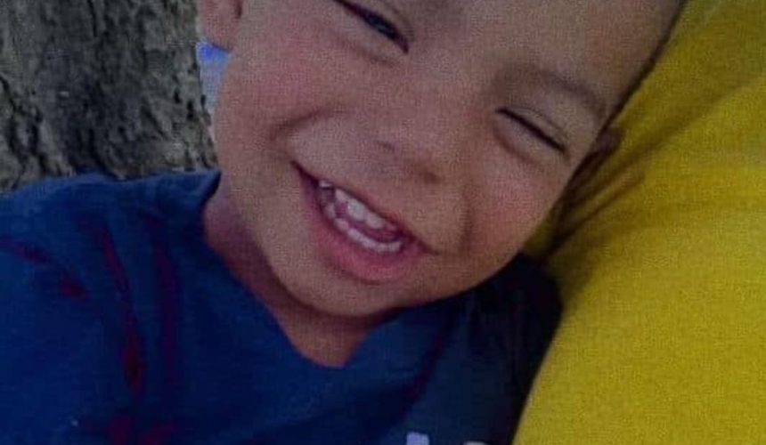 ¡Tragedia en Moca! Muere niño de siete años tras caerle portón de un edificio