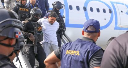 Autoridades reciben al presunto delincuente de alto riesgo “Guindo” tras ser deportado de EE.UU. 
