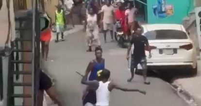 Policía apresa a nueve personas involucradas en presunta riña con machetes en sector Isabelita, SDE
