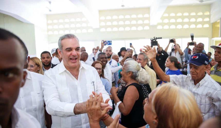Abinader entregará varias obras en Azua este sábado