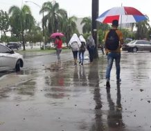 Indomet: Onda tropical y vaguada continuarán generando fuertes aguaceros sobre el país