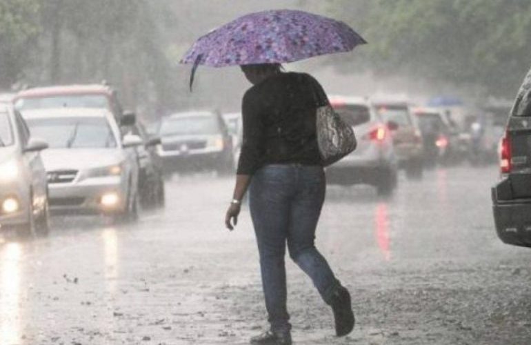 Prevén chubascos locales con tronadas aisladas en varios puntos del país; seguirá el calor 