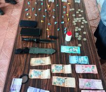 Desmantelan presuntos puntos de drogas y arrestan dos hombres en Hato Mayor