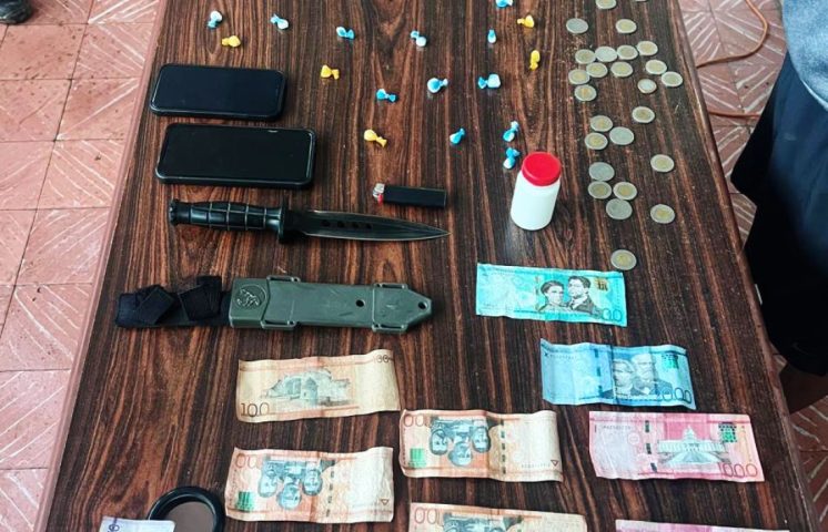 Desmantelan presuntos puntos de drogas y arrestan dos hombres en Hato Mayor