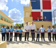 Abinader inaugura dos escuelas en La Altagracia