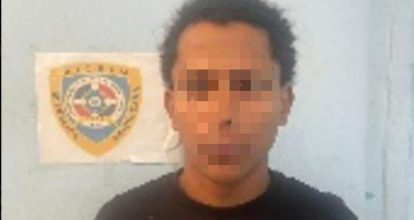Se entrega a las autoridades “Mabueno”, acusado de asalto a vigilante en Santiago