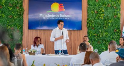 Ministro Collado inaugura la reparación de la calle Francisco Caamaño Deñó en Las Terrenas