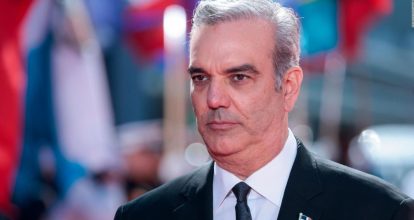 Abinader advierte a funcionarios aspirantes: “si quieren hacer campaña deberán dejar sus cargos”