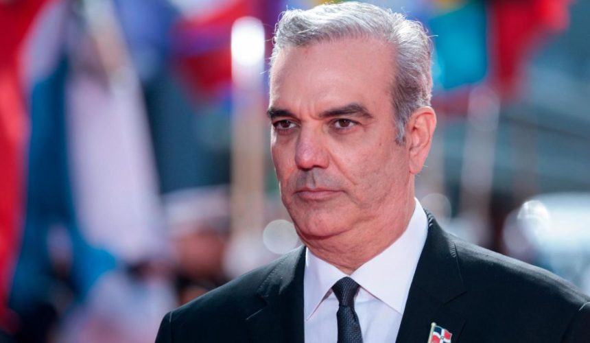 Abinader advierte a funcionarios aspirantes: “si quieren hacer campaña deberán dejar sus cargos”