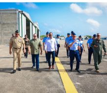 Autoridades supervisan trabajos de intervención a pista de aterrizaje de la FARD