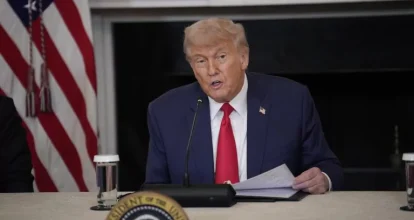 Trump firma orden ejecutiva que aplaza hasta el 1 de agosto el plazo para acuerdos arancelarios