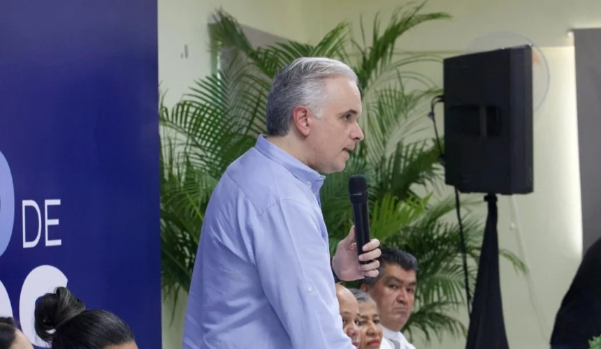 Ministro de Educación socializa hoja de ruta y nueva asignatura de Moral y Cívica en Azua