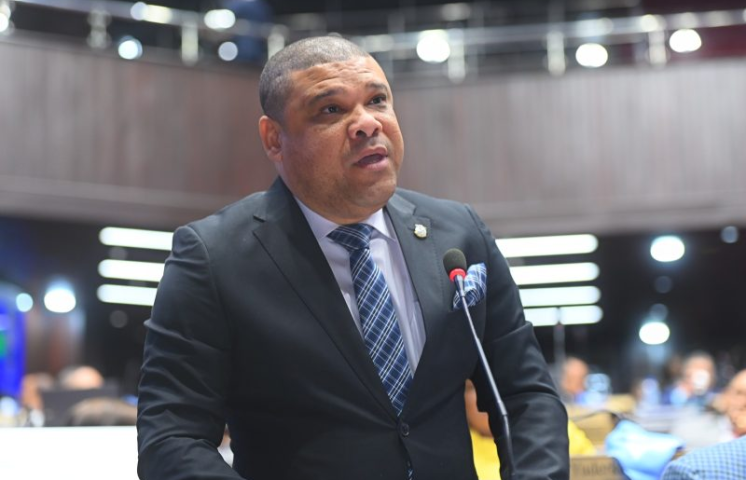 PRD denuncia intento del Gobierno de aprobar $615 millones en préstamos