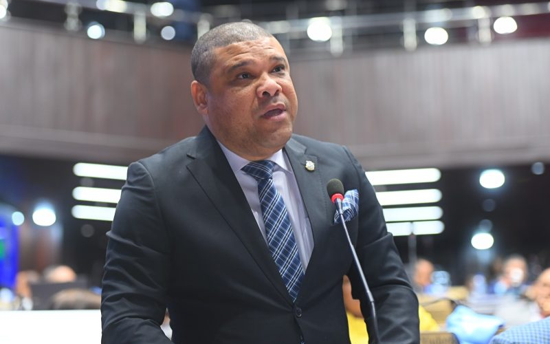 PRD denuncia intento del Gobierno de aprobar $615 millones en préstamos