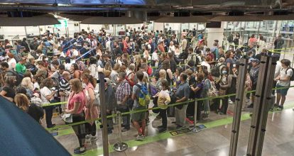 Colapso en control de pasaporte provoca caos en aeropuerto de Madrid-Barajas