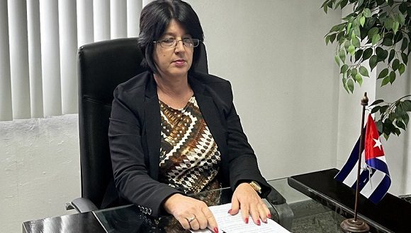 Renuncia la ministra de Trabajo cubana que negó la existencia de mendigos en la isla