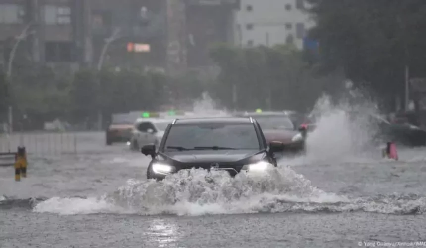 Fuertes lluvias e inundaciones en Pekín dejan al menos 30 muertos