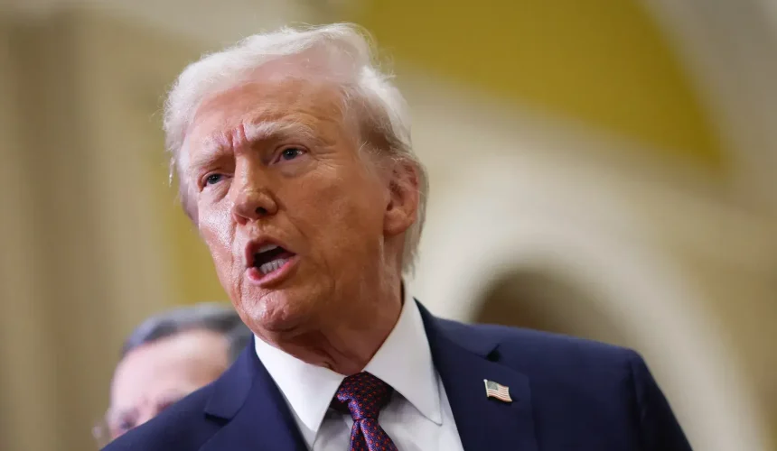 Trump al ser cuestionado sobre Jeffrey Epstein: ´´¿Todavía hablamos de este asqueroso?´´