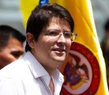 El senador Uribe Turbay muestra mejora clínica e inicia rehabilitación neurológica