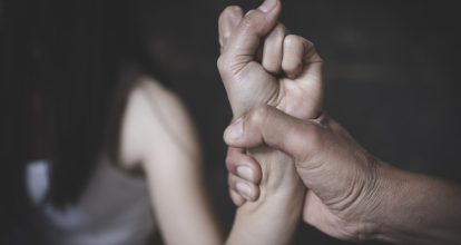 Denuncian que padre propinó golpiza a su hijo de tres años en Moca