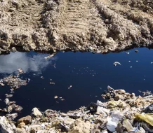 Vertido ilegal de lixiviados afecta río Isabela cerca del vertedero de Duquesa