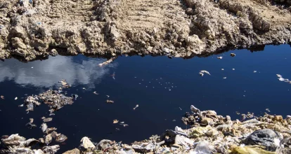 Vertido ilegal de lixiviados afecta río Isabela cerca del vertedero de Duquesa