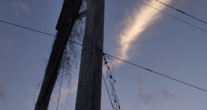 Edesur informa que incendio afecta estructura de redes eléctricas y deja sin servicio a comunidades de Barahona