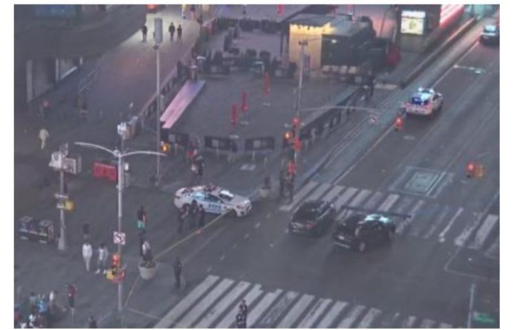 Tiroteo en Times Square deja tres heridos y un adolescente detenido, desatando caos entre turistas en Nueva York