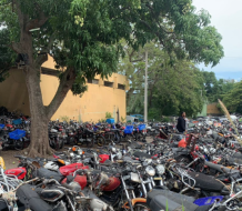 Apresan supuesto pastor acusado de falsificar matrículas para retirar motocicletas en Santiago