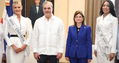 Presidente Abinader recibe a Miss Universo y Miss República Dominicana en el Palacio Nacional