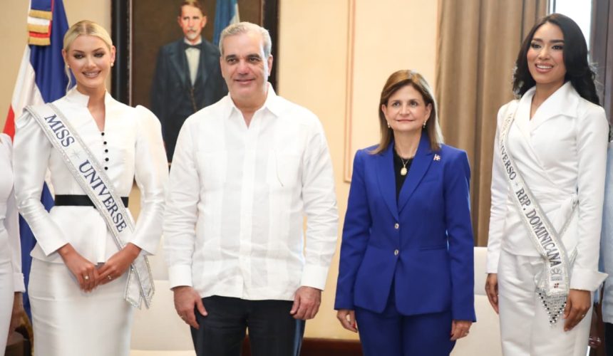 Presidente Abinader recibe a Miss Universo y Miss República Dominicana en el Palacio Nacional