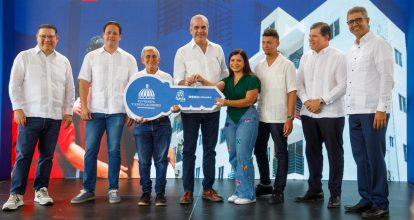Presidente Abinader y Ministro Bonilla entregan nuevas viviendas en el Distrito Nacional